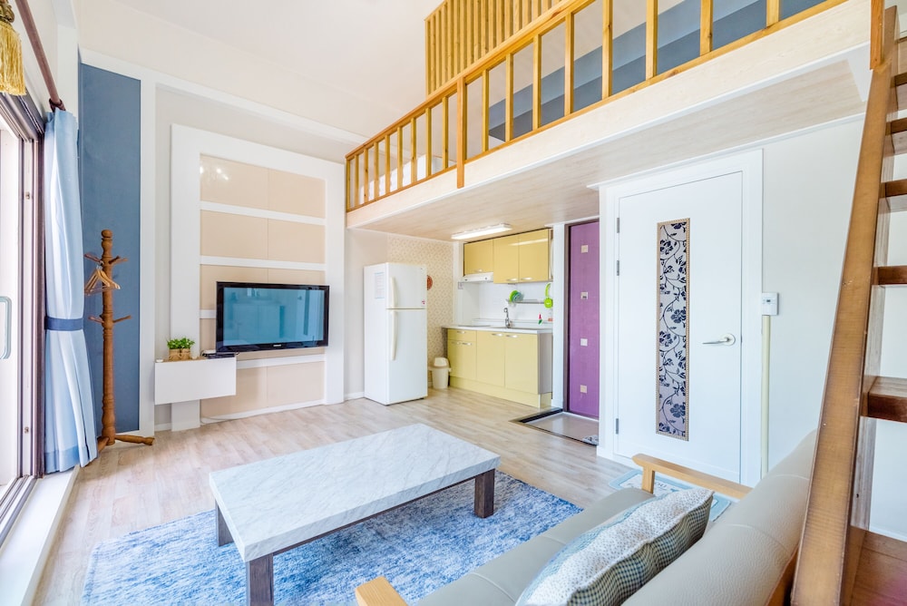 Tongyeong Pungcha Maeul Iris Pension 17/50