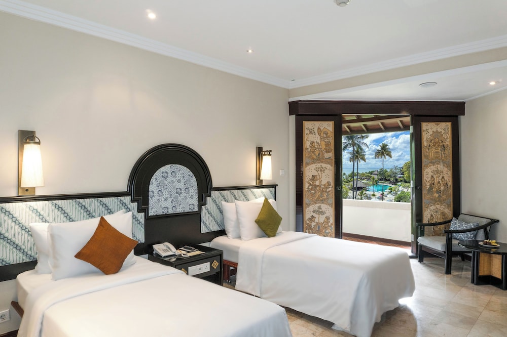Deluxe Ocean View Twin Bed
