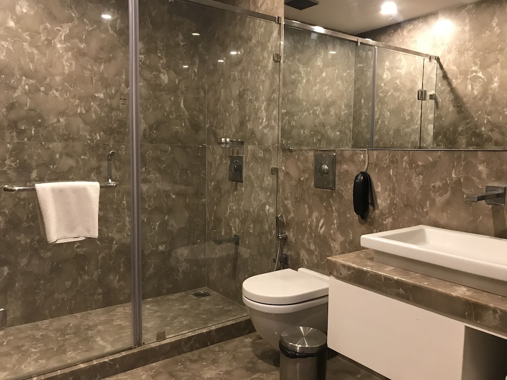 HOTEL LEVANA(FORMERLY BEST WESTERN PLUS LEVANA) 10/43