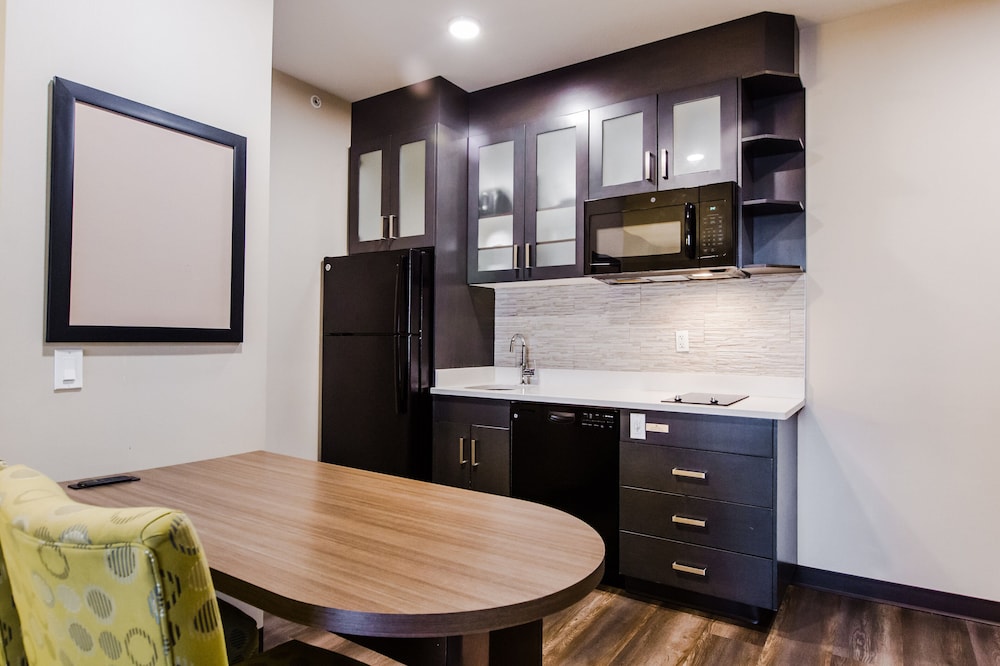 Candlewood Suites Edmonton West 5/76