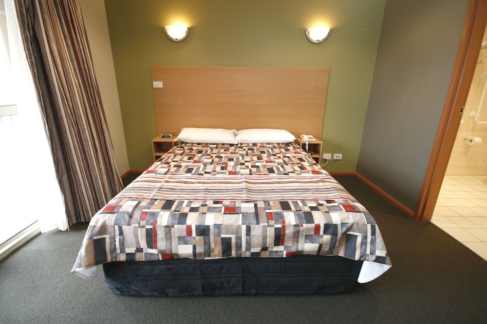 Forbes Victoria Inn 20/55