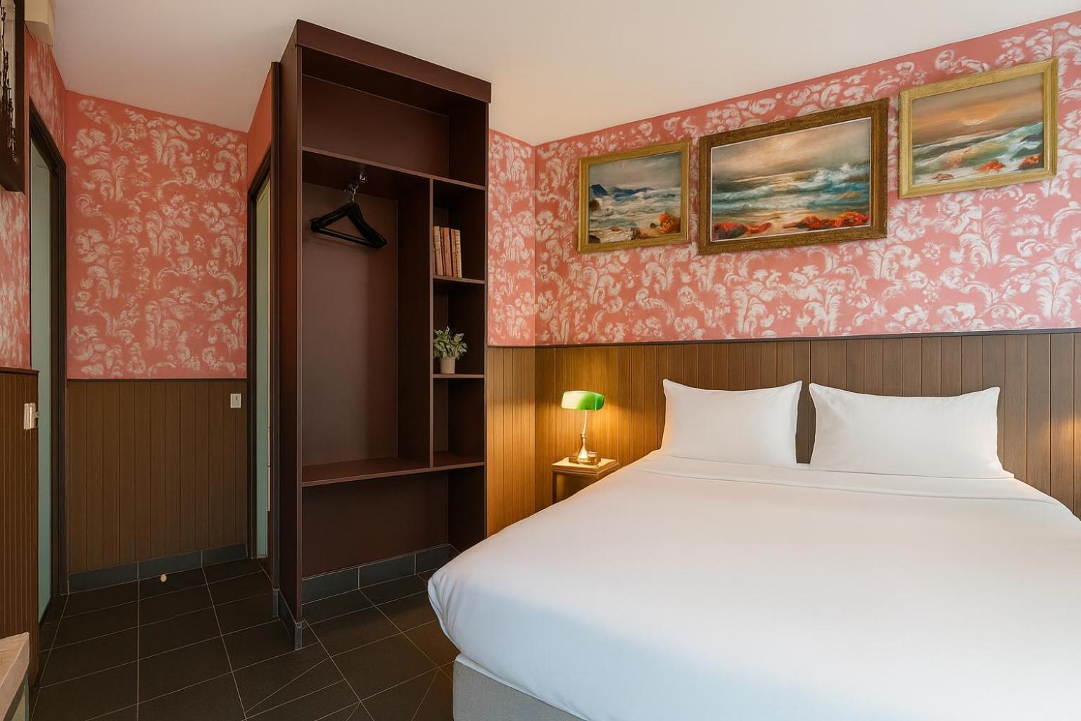 غرفة بسرير مزدوج بحمام خاص، The Walled off Hotel Paris 2/5