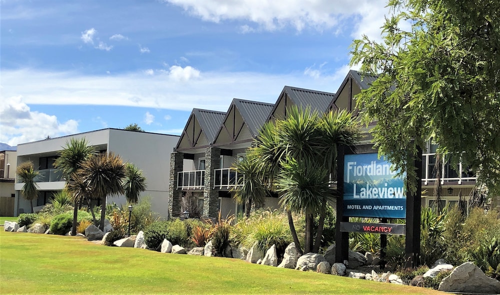 Fiordland Lakeview Motel and Apartments 59/67
