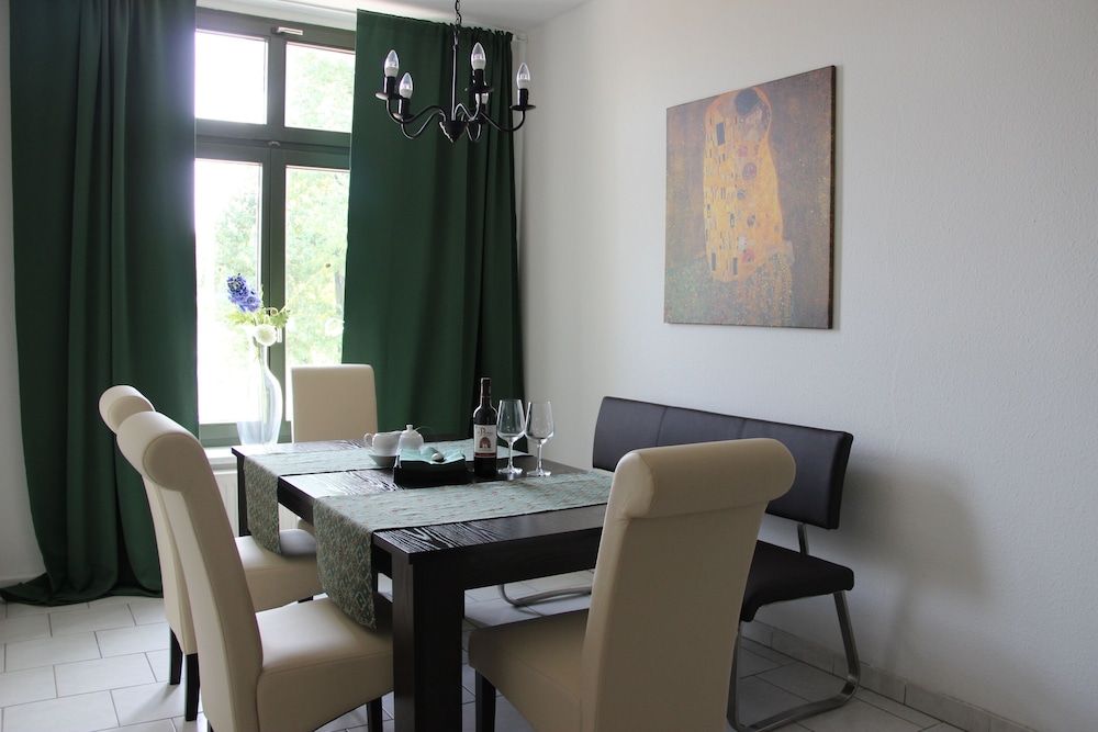 Leon Suite Apartments 39/50