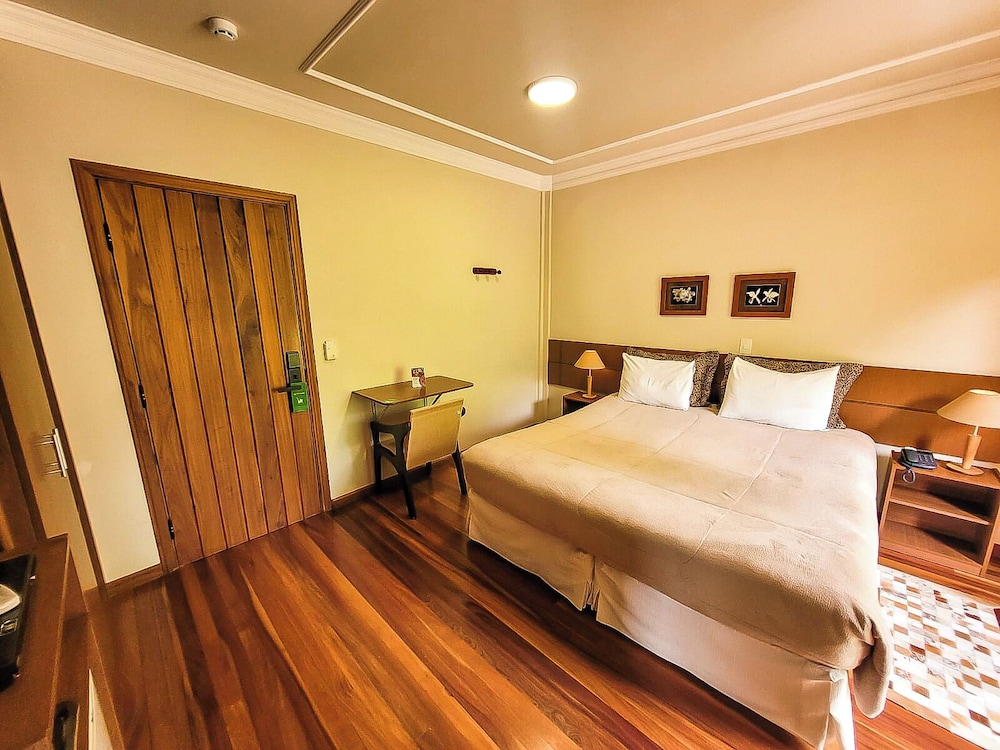 MASTER, HOUSE, BATHTUB