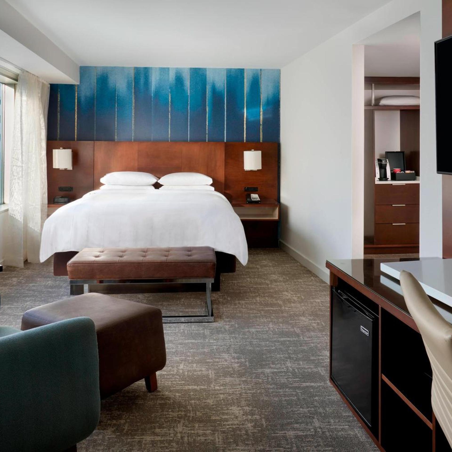 Guest Room, King Bed, Queen Bed