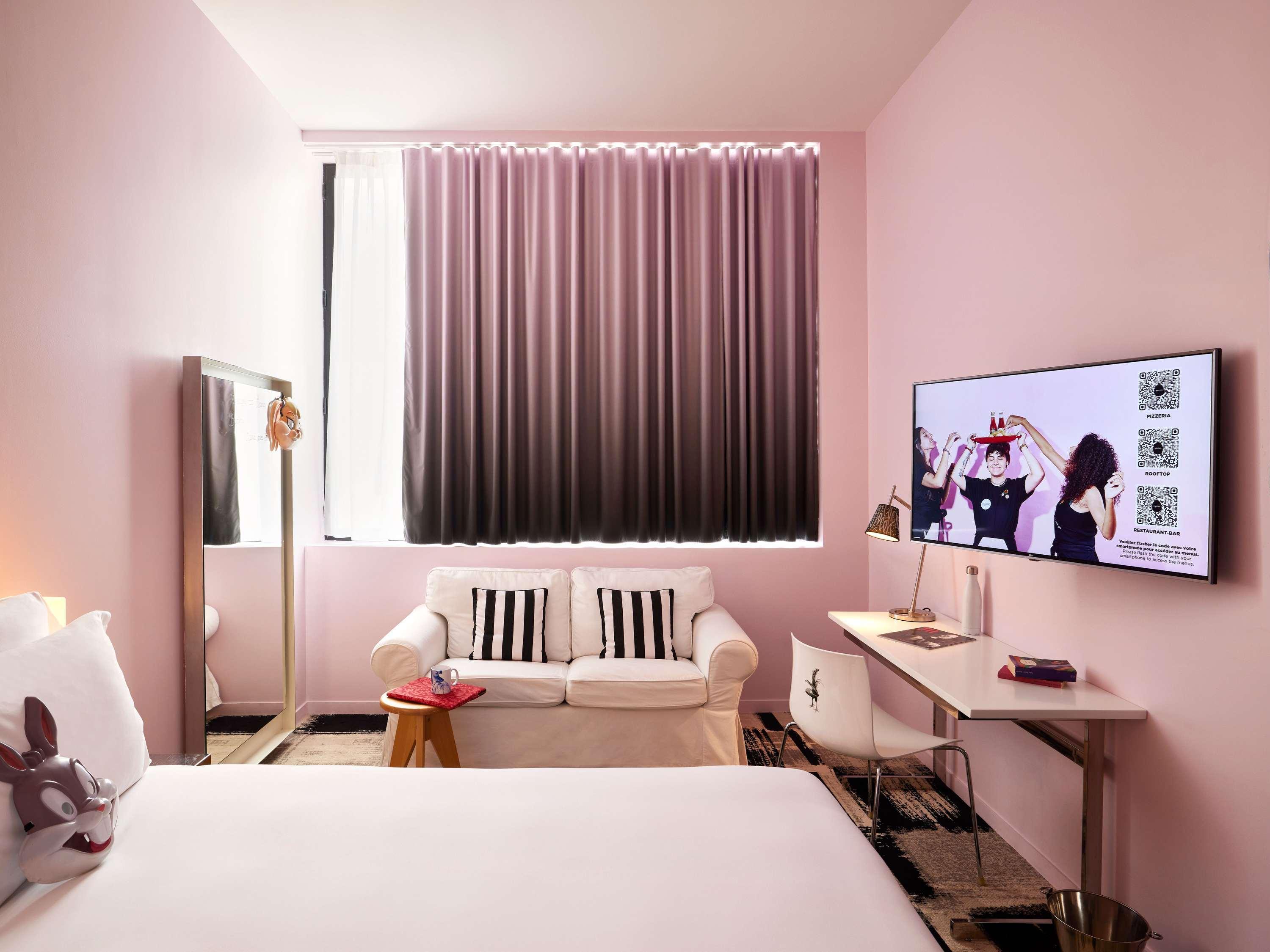 Large Mama, Double Bed, Accessible