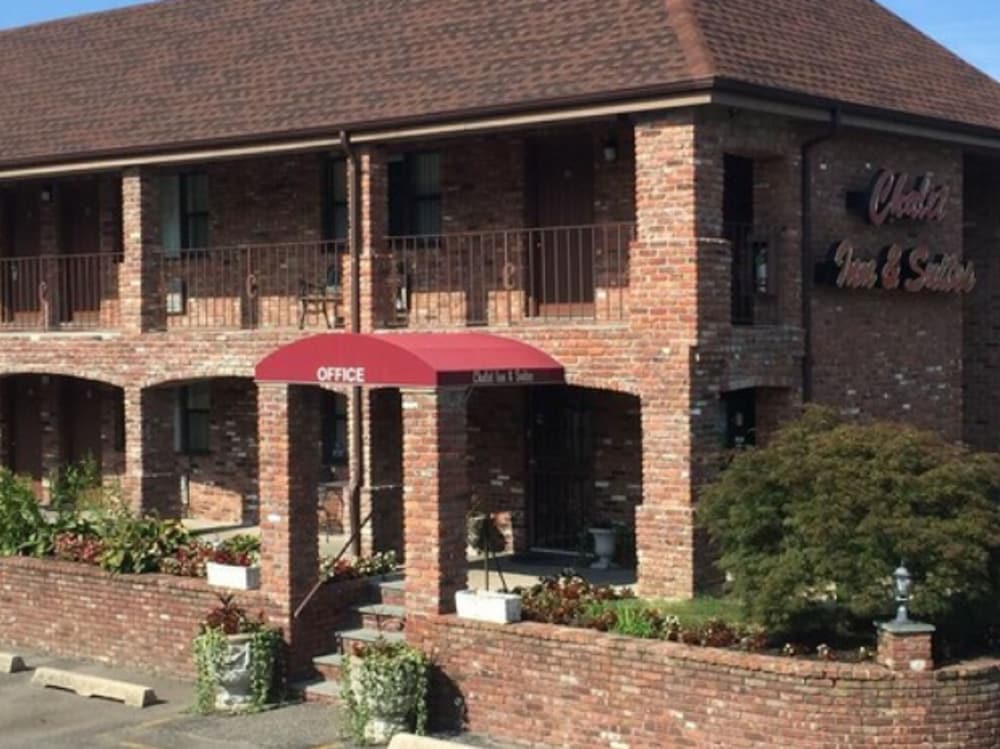 Chalet Inn & Suites Centerport 2/45