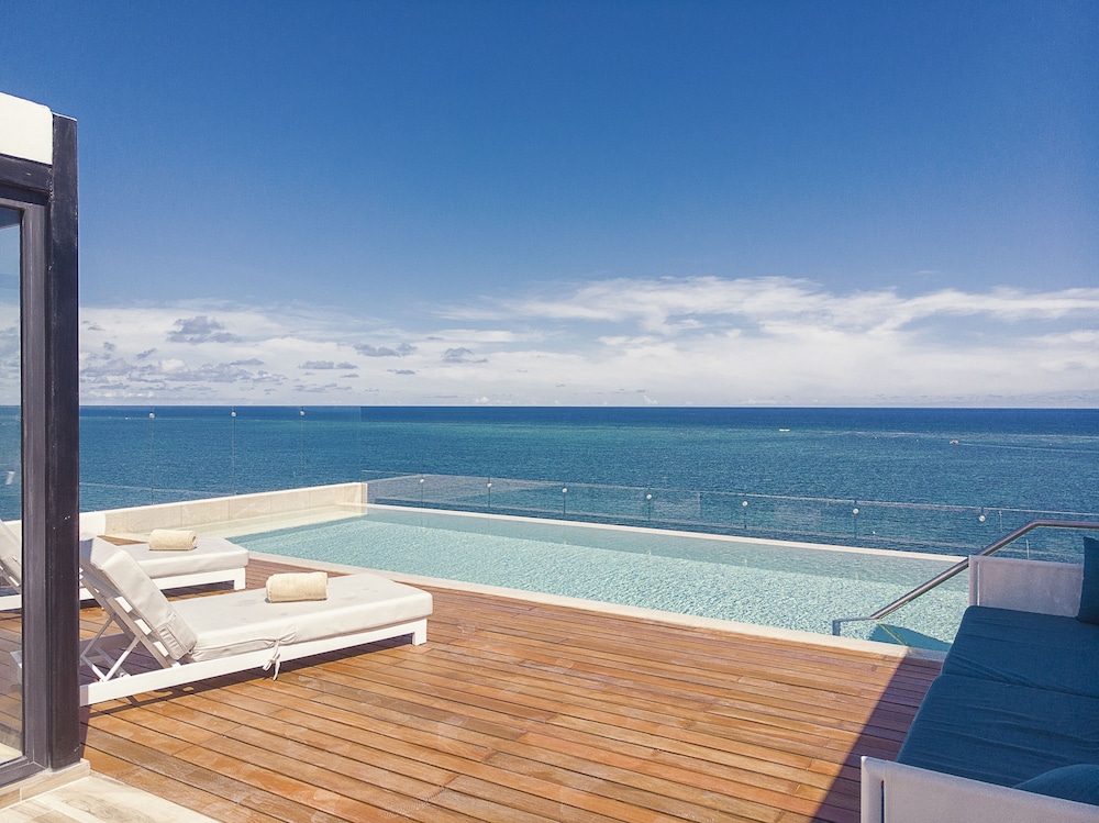 The Fives Oceanfront Puerto Morelos 64/71