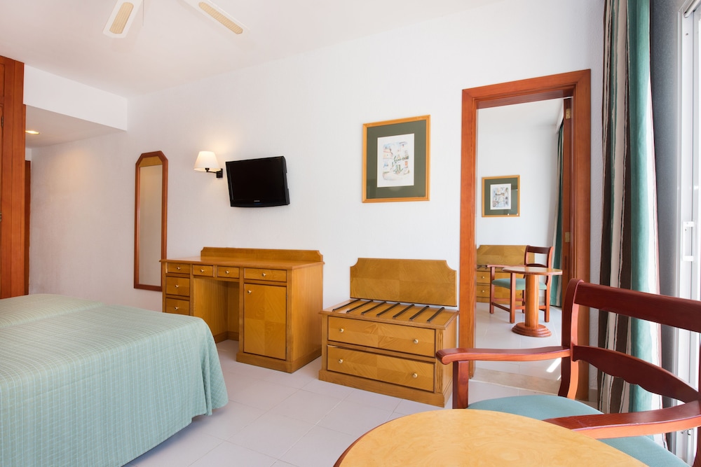 Hotel Cala Romantica 32/65