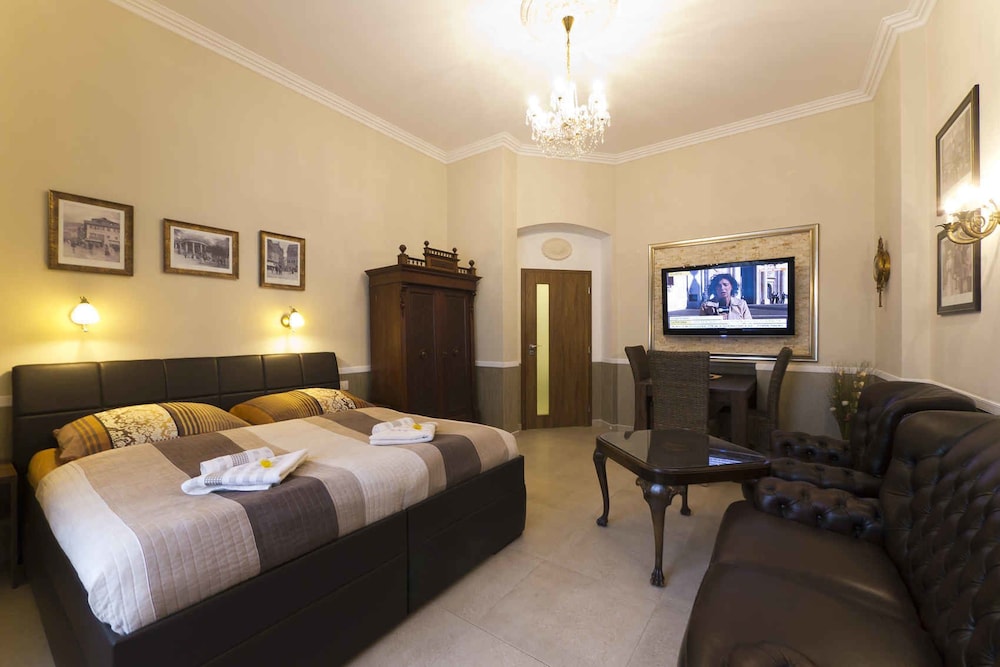 2 BEDROOMS, DELUXE, APARTMENT, GROUND FLOOR