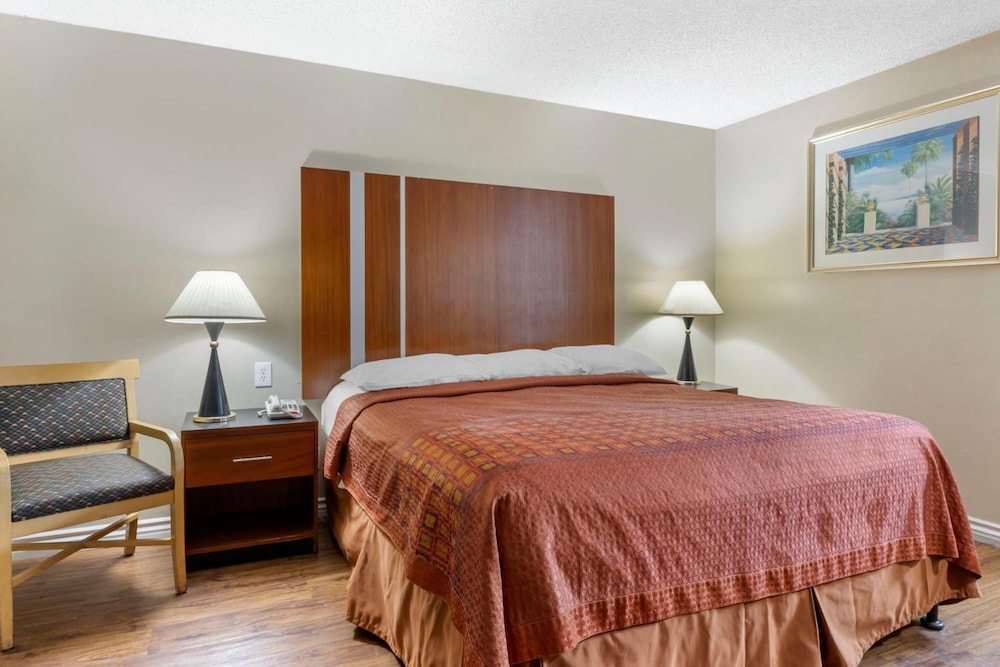 Riverside Inn & Suites 17/56