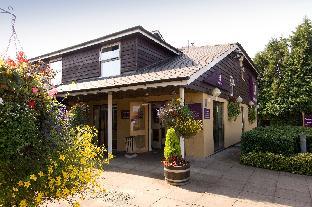 Premier Inn Cheltenham North West photo3