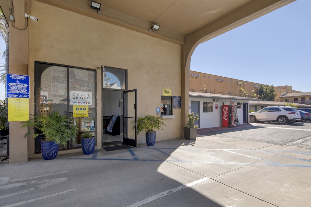 Anaheim Discovery Inn Suites 59/68