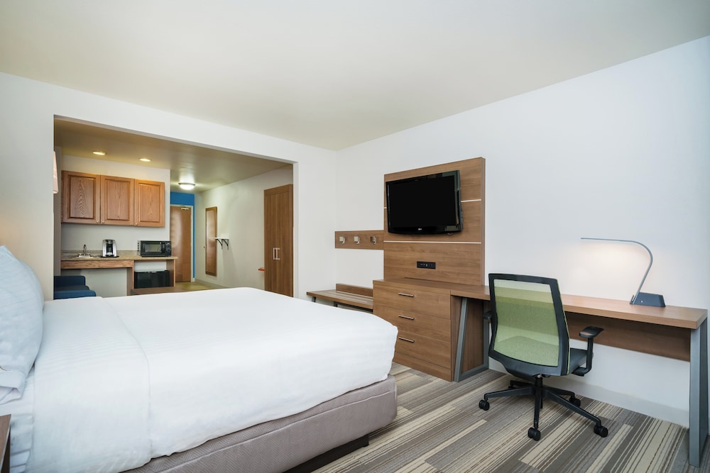 Holiday Inn Express & Suites Rocky Mount/Smith Mtn Lake 30/75