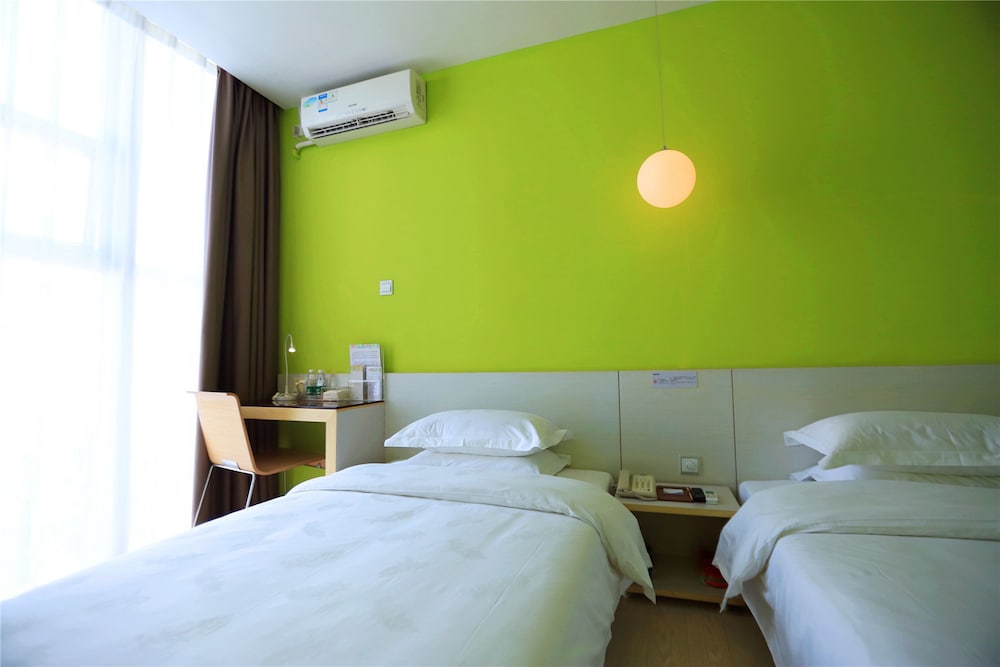 Colour Inn Shenzhen Dongmen Branch 26/66