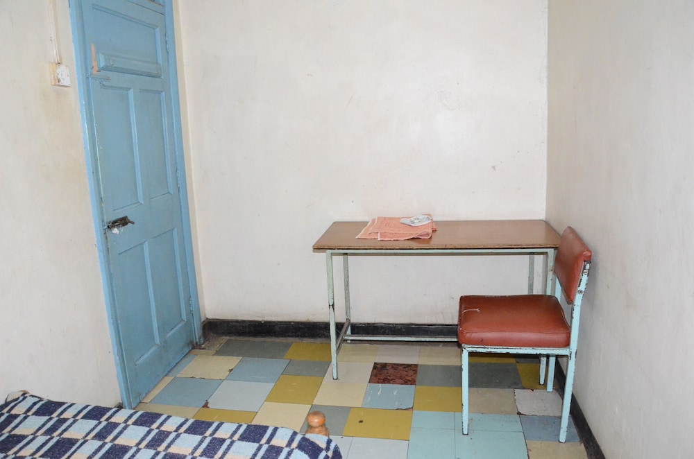 Nairobi Kitale Hotel 5/22