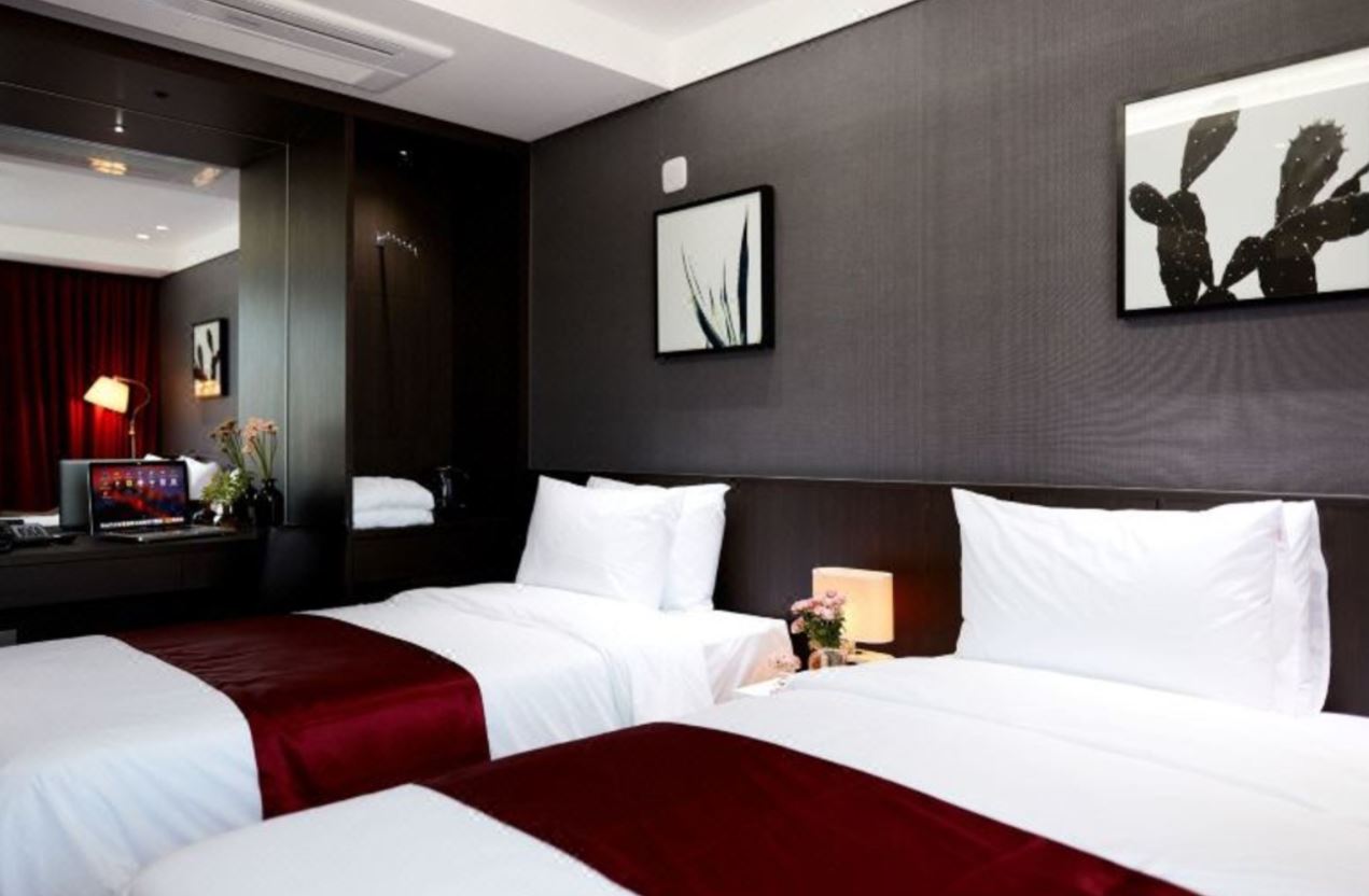 Room, Twin Beds