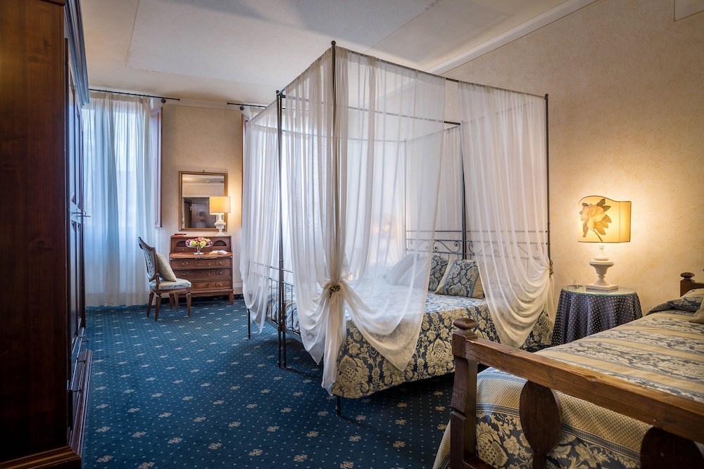 Palazzo Dal Borgo 33/58