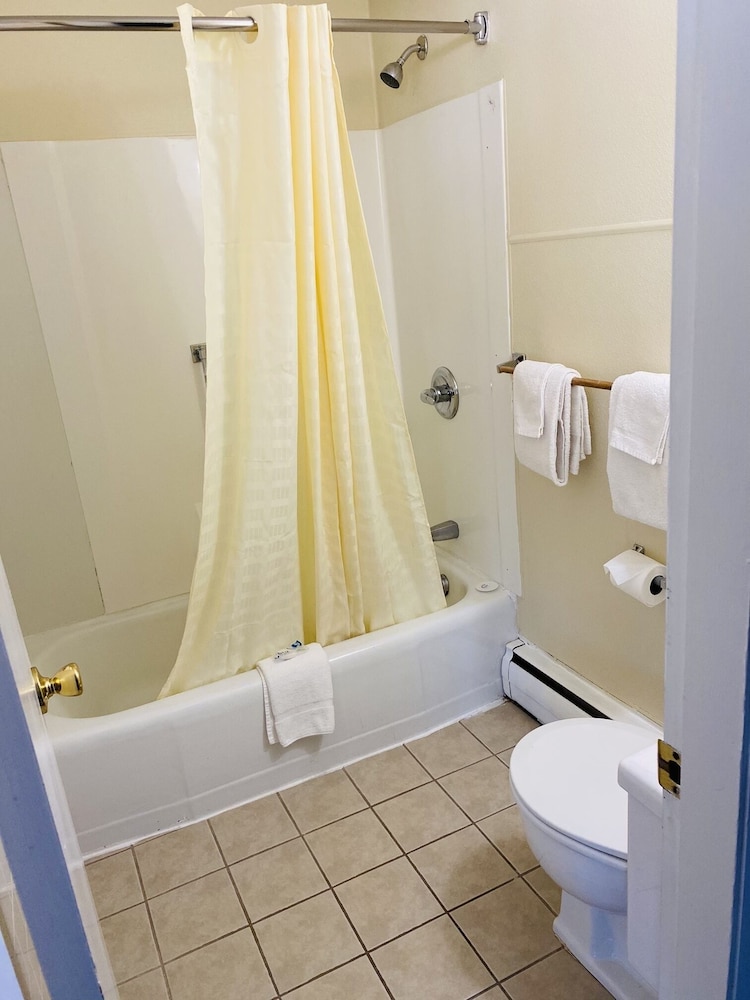 Travelodge By Wyndham Lincoln Near White Mountain 16/53