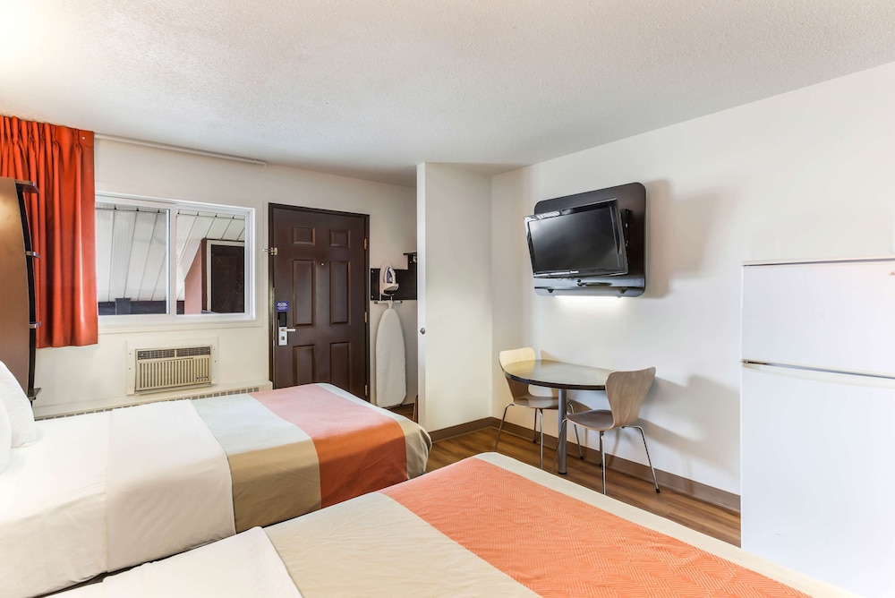 Motel6 Lethbridge Ab 38/62