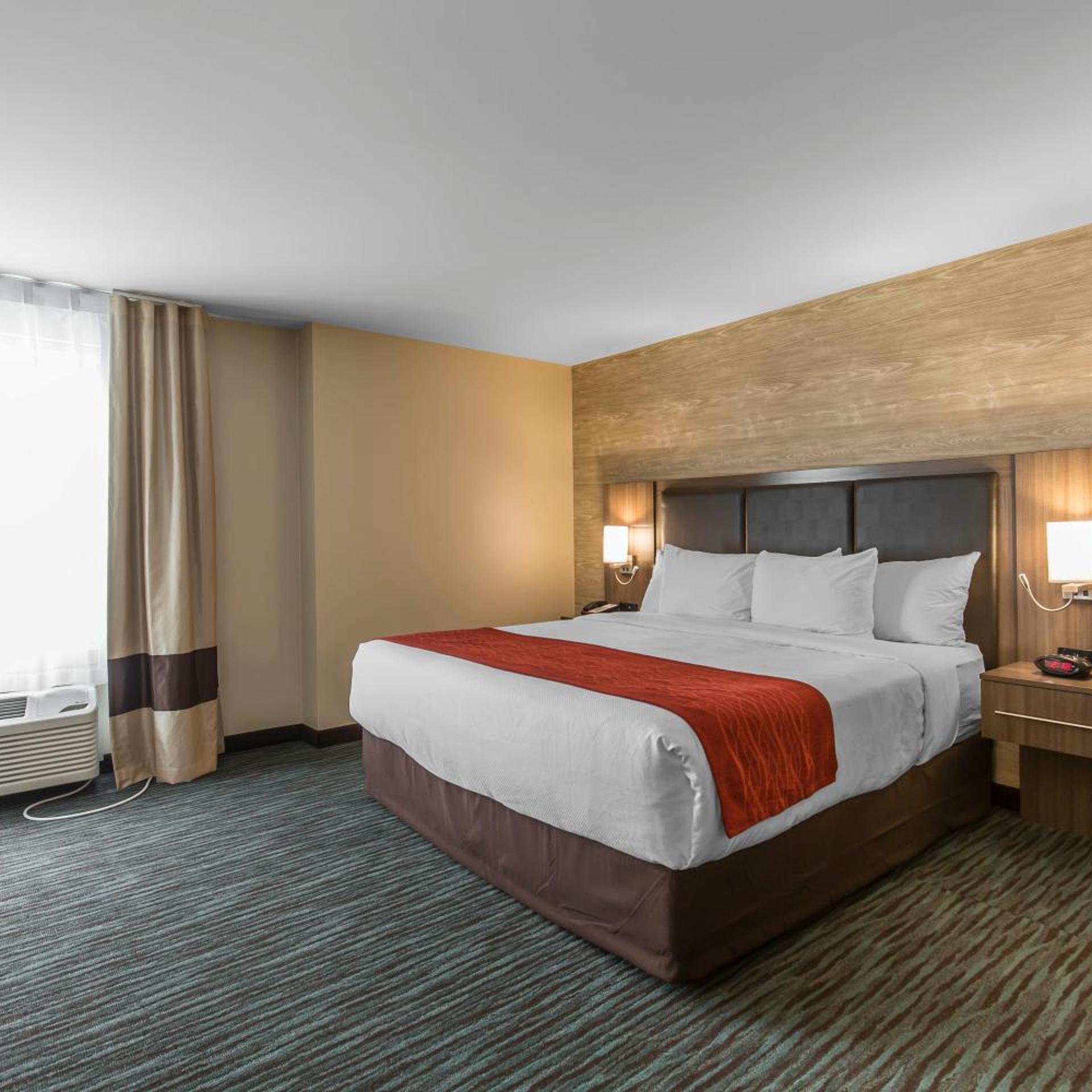ROOM, KING BED