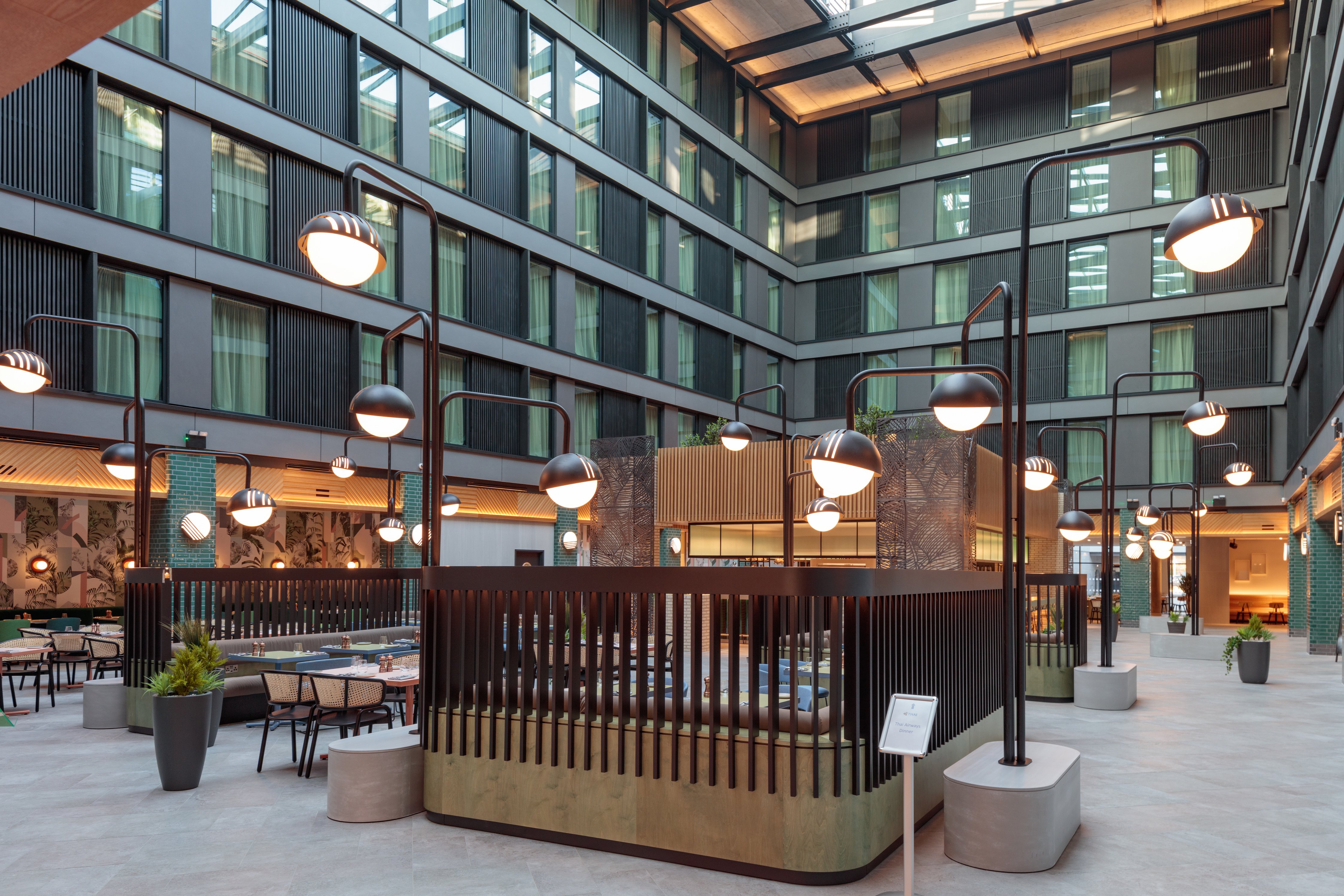 Holiday Inn London - Heathrow Bath Road 5/76