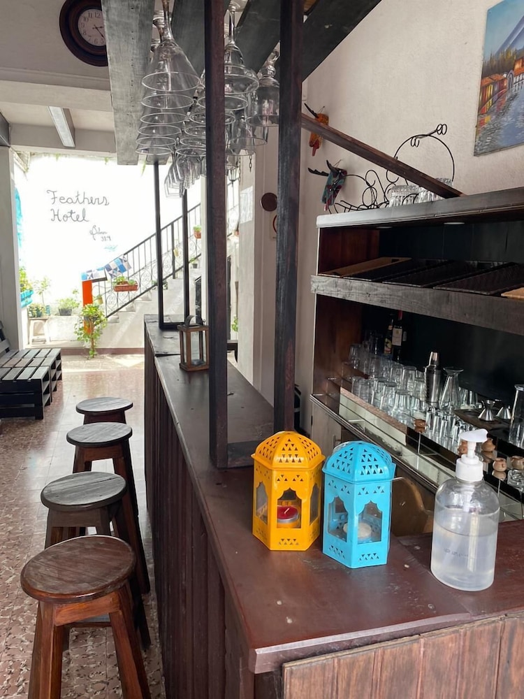 Feathers Hotel And Lounge - Hostel 45/60