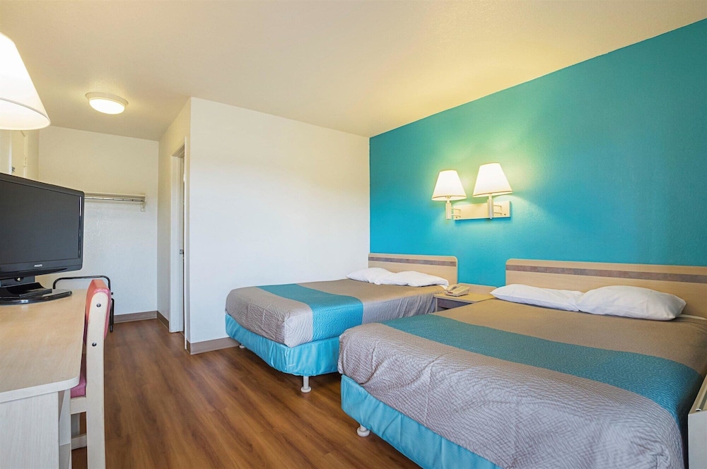 Motel6 Rochester, MN 21/57