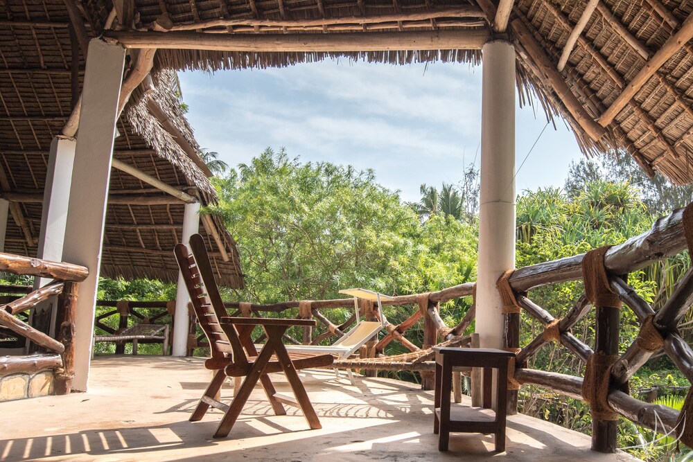 Casa Umoja Guesthouse 26/50