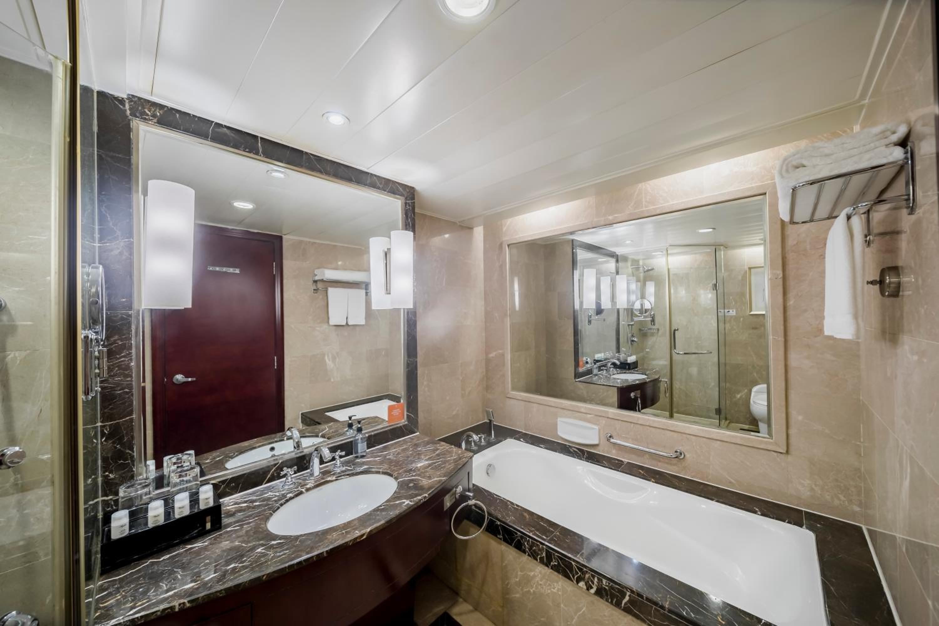 Hongguang Jianguo Hotel Wuhan 45/51