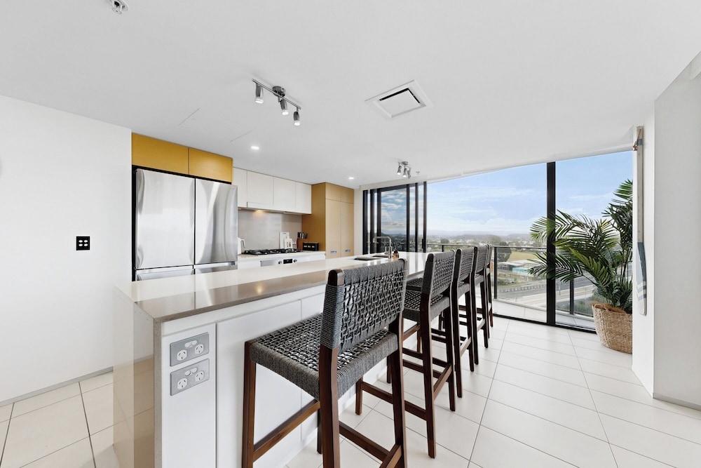 Ambience on Burleigh Beach 34/49
