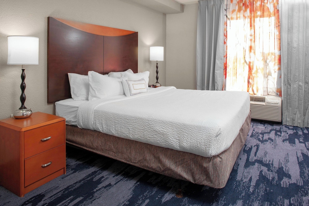 Room at FAIRFIELD INN SUITES INDIANAPOLIS AVON, AVON - IN