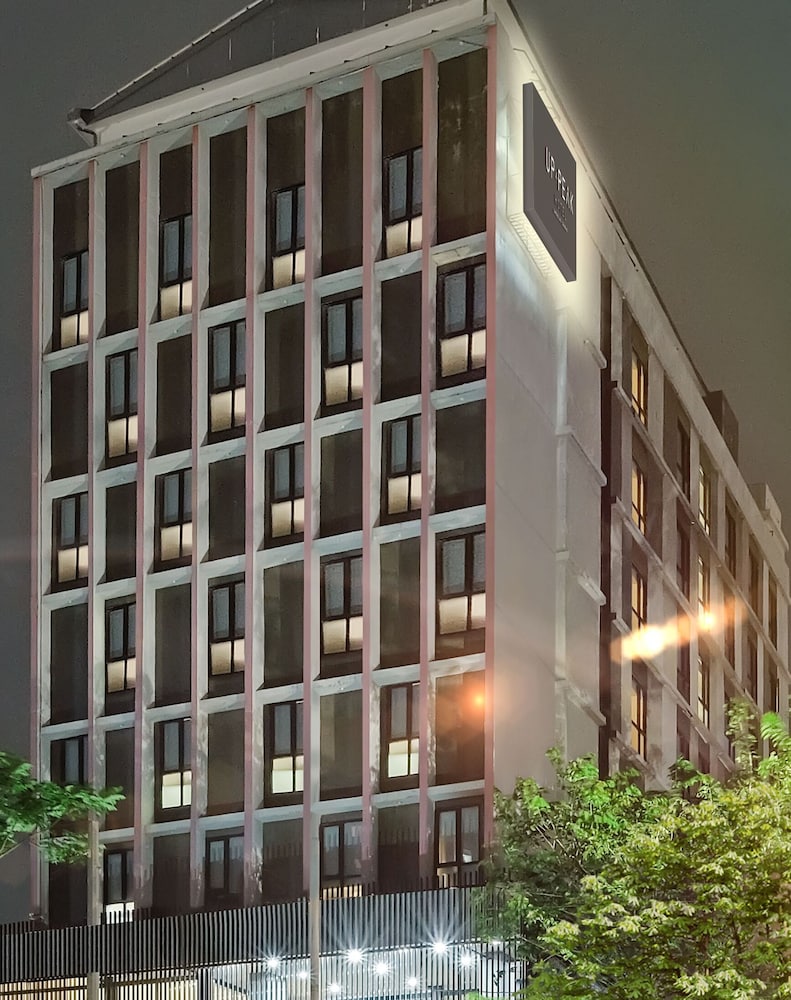 Up-Peak Hotel Simpang Lima Semarang Powered by Archipelago 3/33