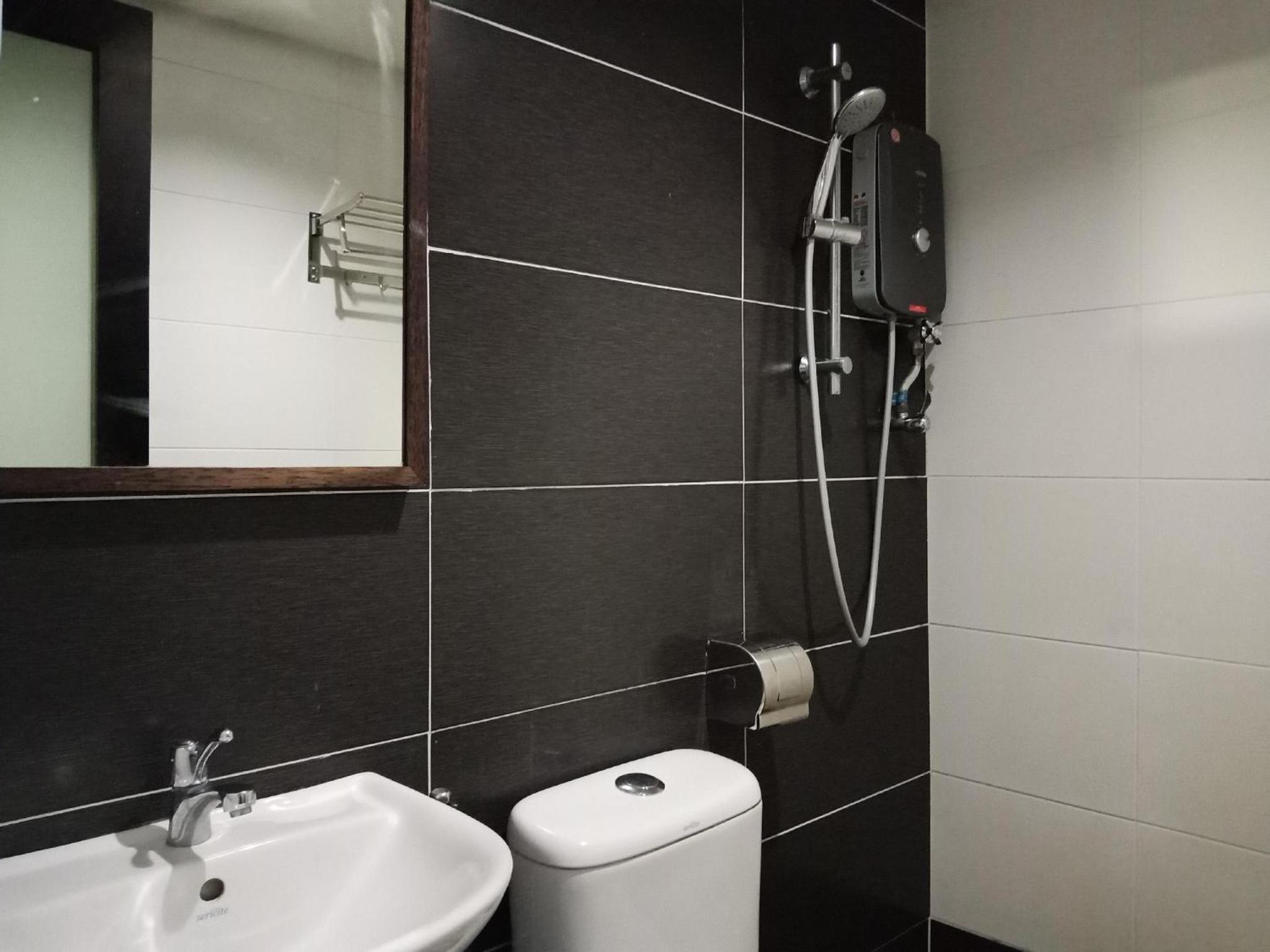 906 Riverside Hotel 49/51