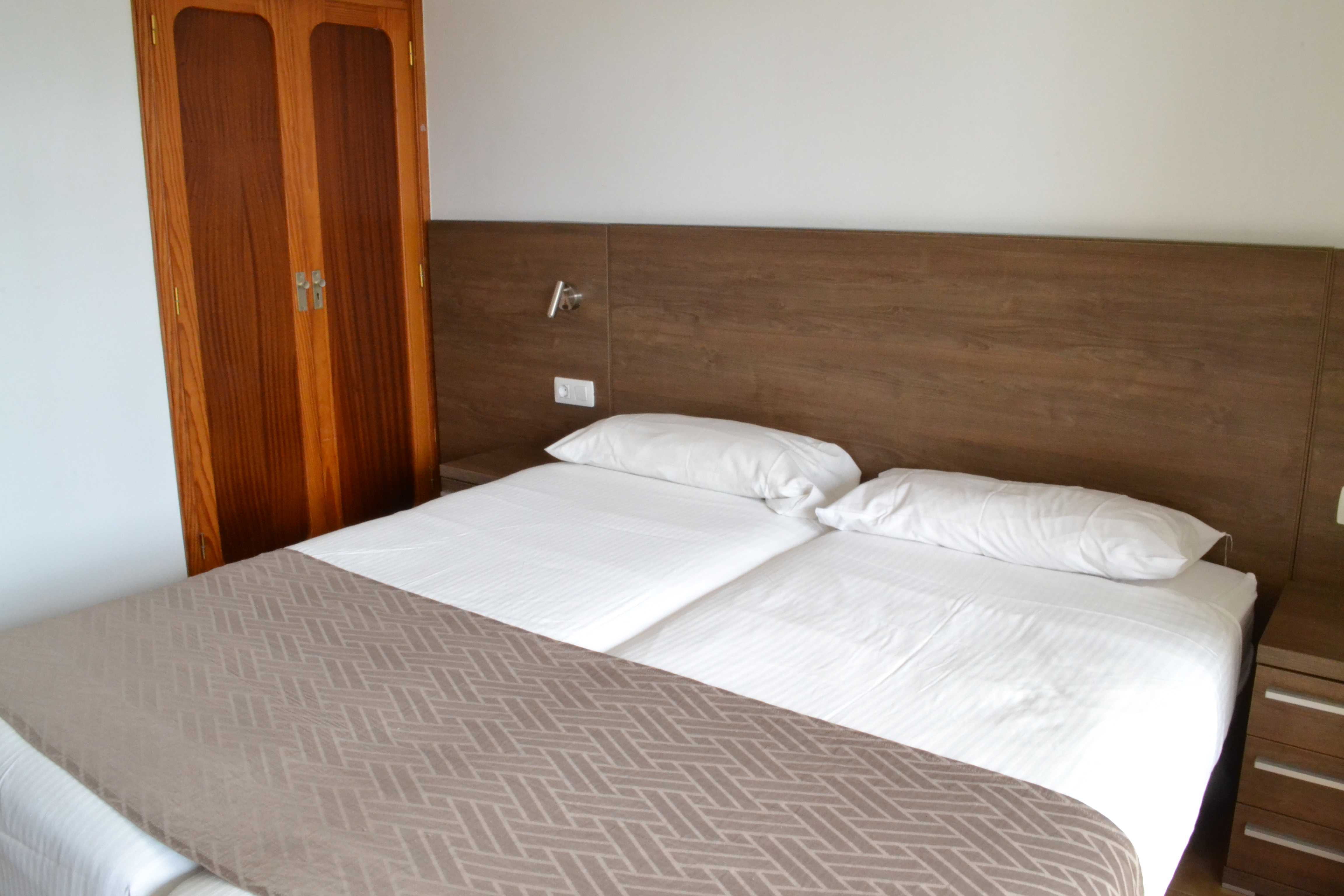 Room, Lateral Side Sea View