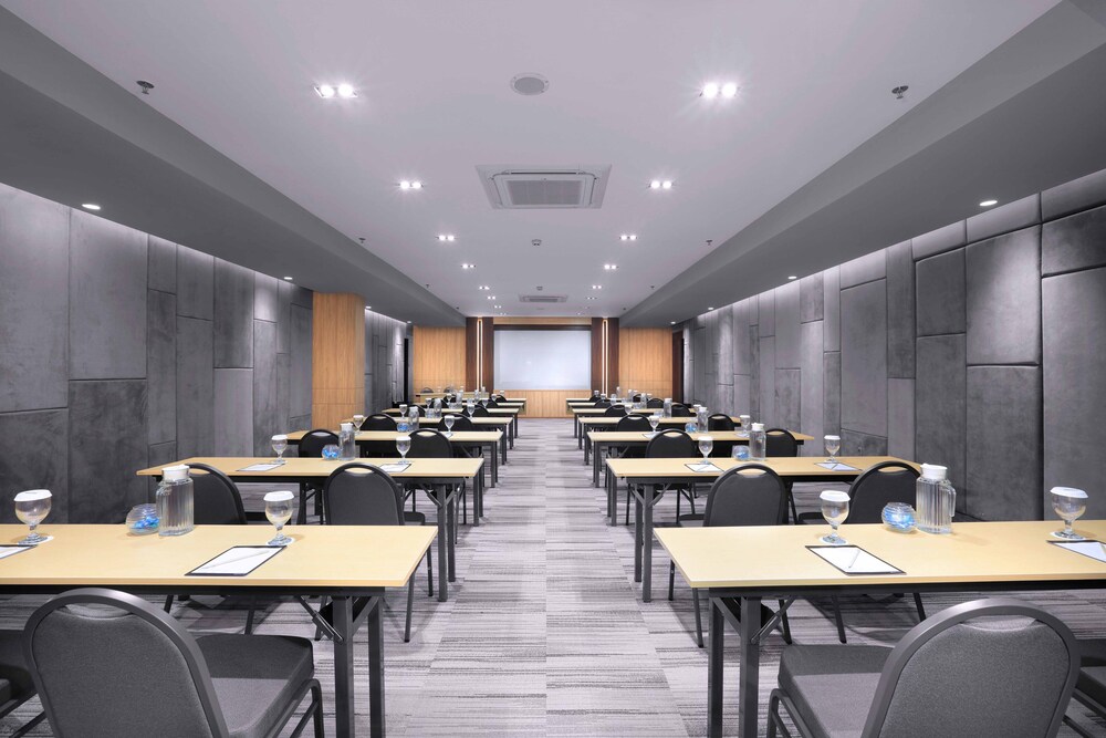 Hotel Neo Puri Indah 34/39