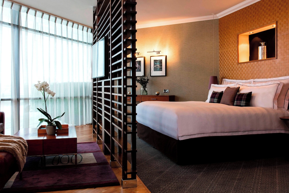 STUDIO, SUITE, KING BED, HILL VIEW