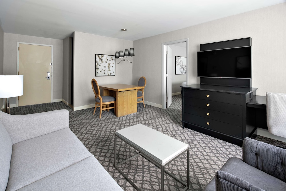 DoubleTree Suites by Hilton Charlotte SouthPark 27/60