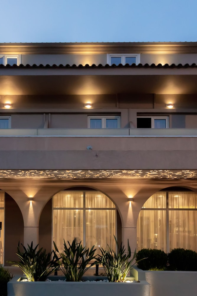 Telesilla Hotel 2/74