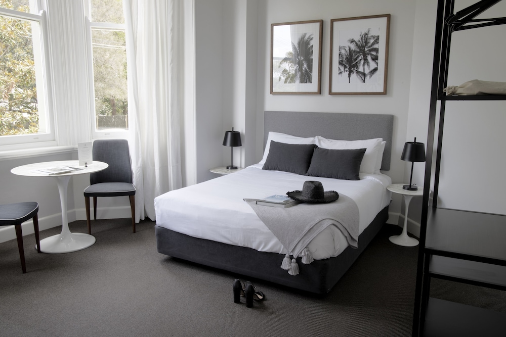 SUPERIOR, SUITE, QUEEN BED