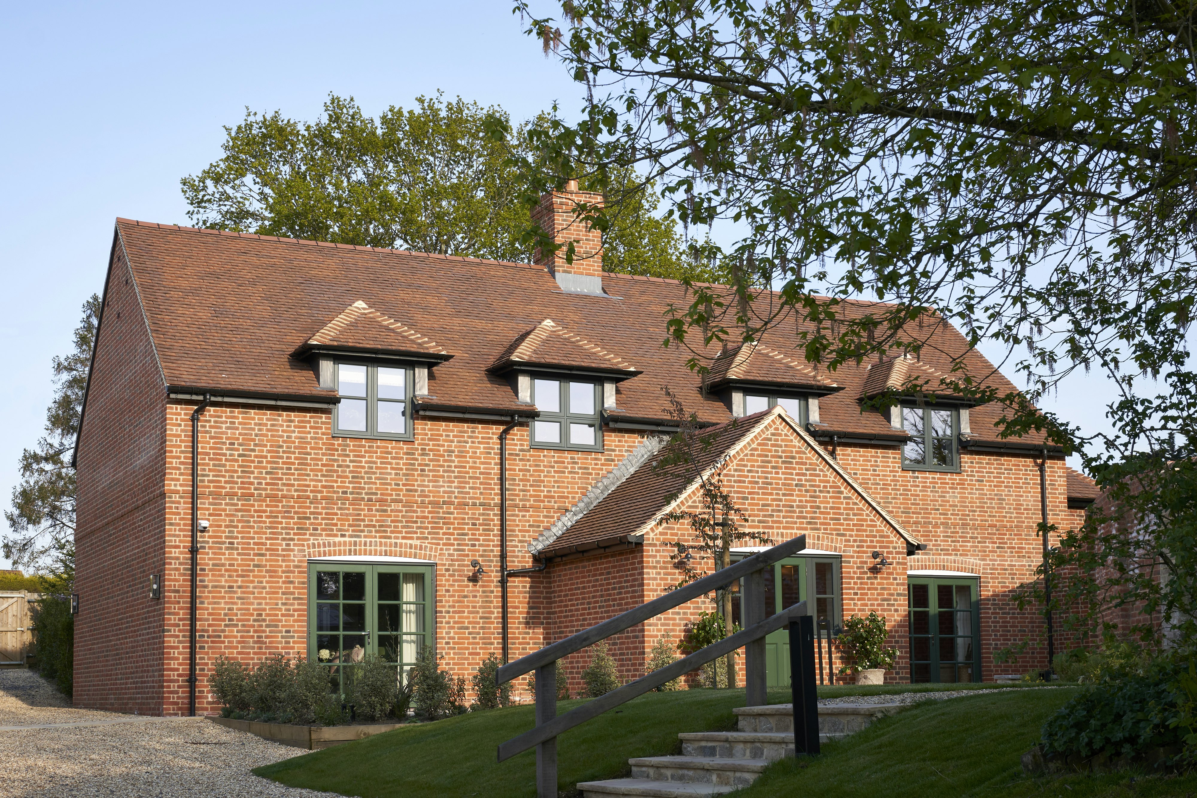 The Montagu Arms Hotel 32/36