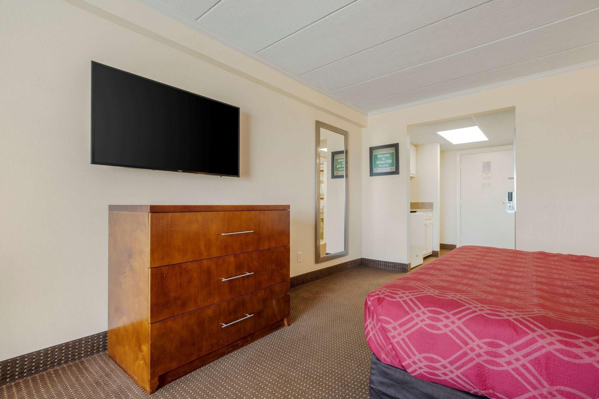 EFFICIENCY, KING BED
