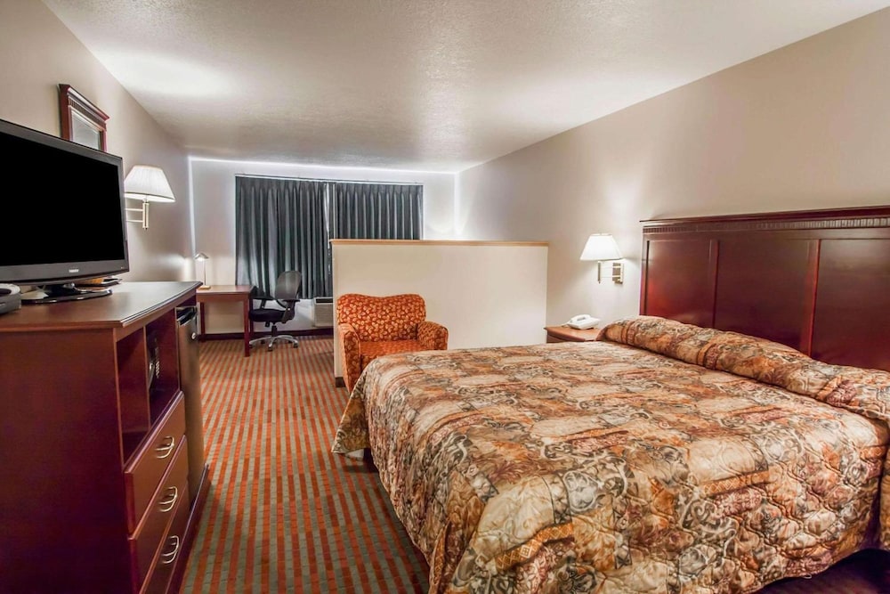 Bridgeway Inn & Suites Sublimity 18/41