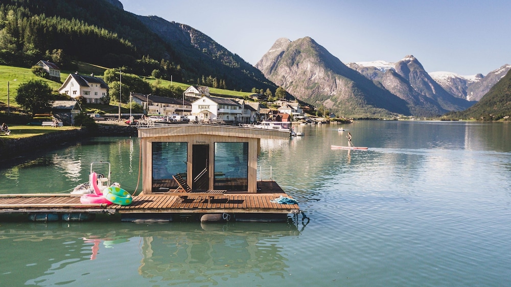 Fjaerland Fjordstove Hotell 58/63