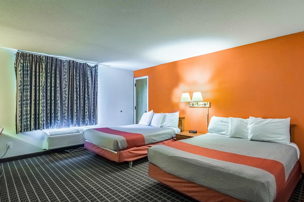 Motel6 Grand Rapids, MI - Northeast 22/49