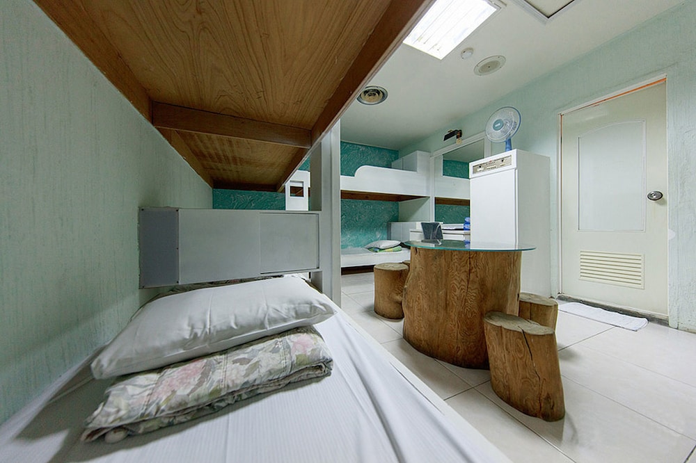 MIXED DORM, 6 PEOPLE