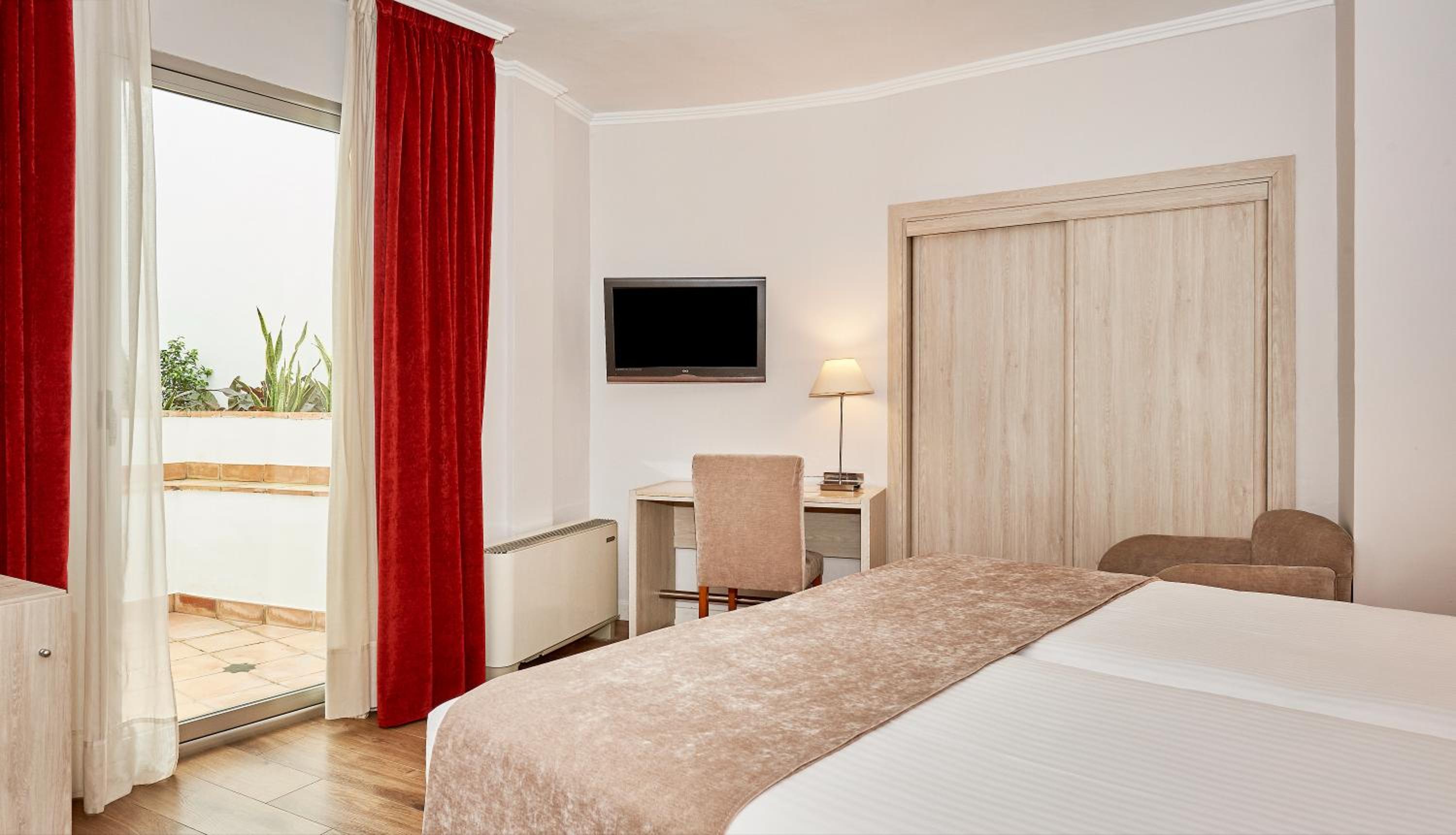 Room, Double or Twin Bed, Nh Cordoba Califa 9/10