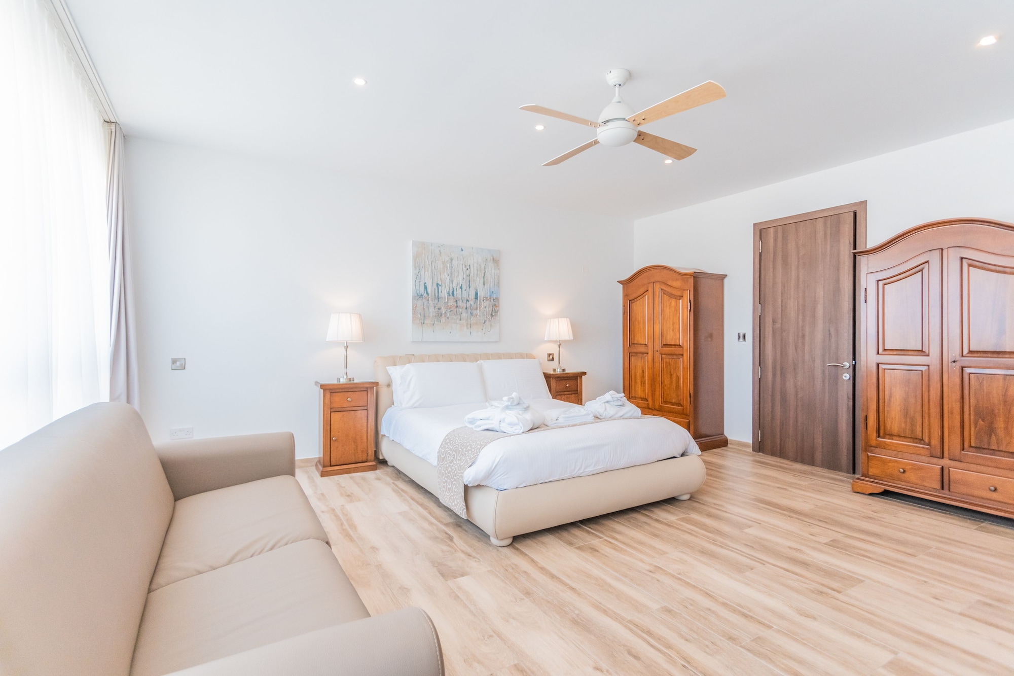 LUXURY, SUITE