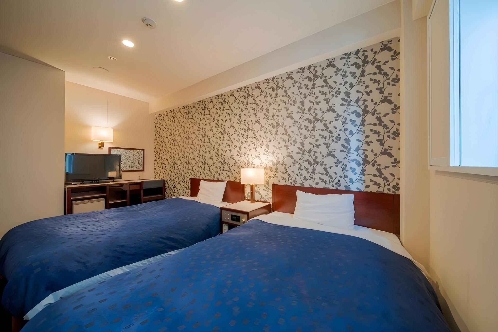 Universal, Twin Beds